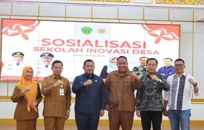 
					Bupati PPU, Mudyat Noor dalam kegiatan Sosialisasi Sekolah Inovasi Desa di Aula Kantor Bupati PPU, Senin (28/7/2025).