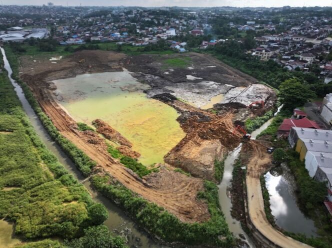 
					Pengerukan lahan Bendali Ampal Hulu dikebut sebagai upaya pengendalian banjir di Balikpapan.