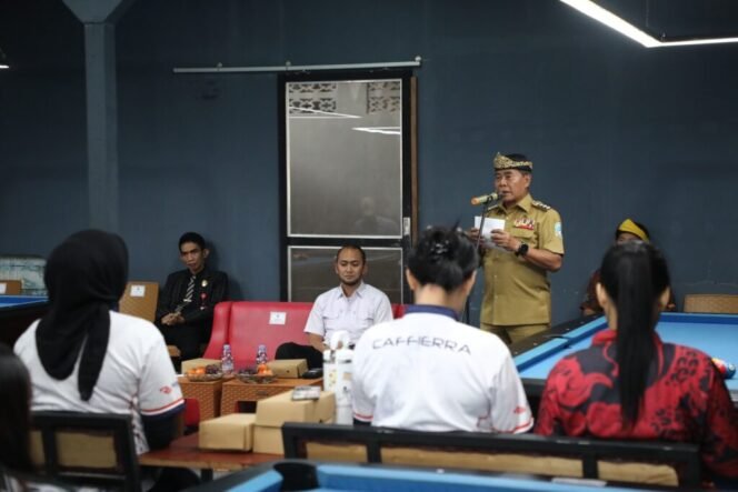
					Gubernur Kalimantan Utara (Kaltara), Dr. H. Zainal A. Paliwang, S.H., M.Hum secara resmi membuka “Tournament Billiard Iron Cup 1 X Densus 88” yang digelar di LAQ Billiard pada Selasa (26/8) pagi.