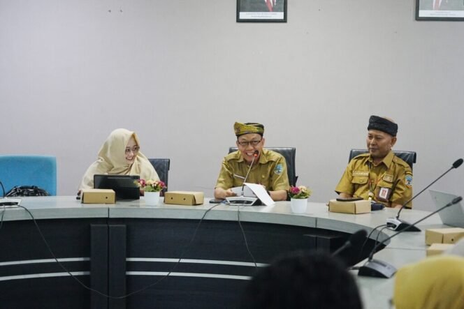 
					Staf Ahli Bidang Aparatur, Pelayanan Publik, dan Kemasyarakatan Setdaprov Kalimantan Utara (Kaltara), Dr. Ir. H. Syahrullah Mursalin M.P. ketika membuka Bimbingan Teknis (Bimtek) Pengelolaan Pengaduan melalui SP4N – LAPOR!, di Gedung Gadis 2, Selasa (12/8) pagi.