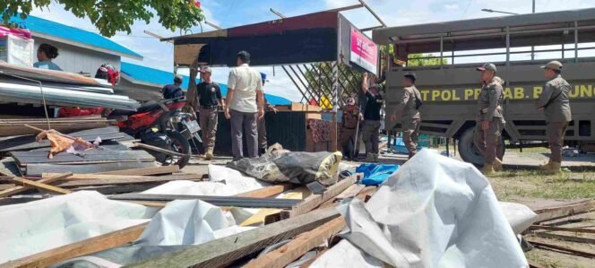 
					Penertiban bangunan liar yang berada di sekitar Kulteka, Selasa (5/8/2025).