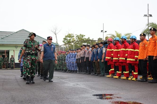 
					Kodim 0907/Tarakan mengadakan apel gelar pasukan gabungan pada Selasa (12/8/2025) di halaman Makodim.