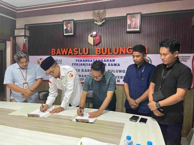 
					PWI Bulungan bersama Bawaslu Bulungan menandatangani kerjasama, langkah strategis ciptakan pemilu lebih demokratis, transparan dan partisipatif.