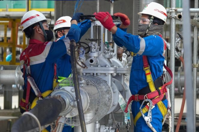 
					PT Kilang Pertamina Balikpapan (KPB) mencatat pencapaian baru dengan melaksanakan pemasukan perdana catalyst pada unit Residue Fluid Catalytic Cracking (RFCC).