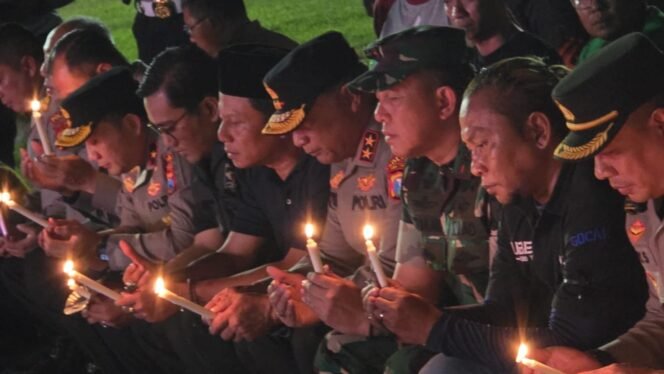 
					Driver Online Gelar Aksi Damai 1000 Lilin di Depan Mapolda Jatim