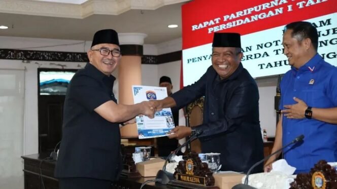 
					Wali Kota Tarakan Ajukan Perubahan APBD 2025 ke DPRD Kota Tarakan. Foto: Humas 