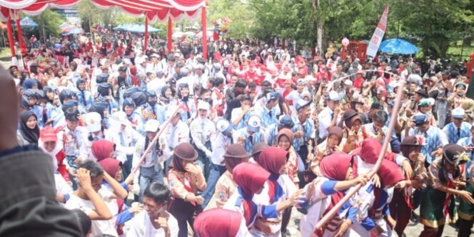 
					Membludak, Peserta Gerak Jalan Forkompinda HUT Kemerdekaan RI Ke 80 di Kota Tarakan. Foto: ist