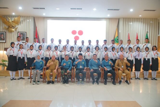 
					Asisten I Setda Berau, M. Hendratno membuka diklat bagi Paskibraka Kabupaten Berau, Senin (4/8/2025).