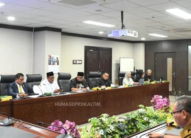 
					RDP Pansus Ranperda tentang PPPLH DPRD Kalimantan Timur, Senin (4/8/2025). (Foto : Humas DPRD Kaltim)