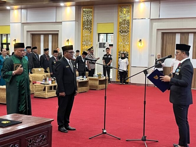 
					Bupati Tana Tidung, Ibrahim Ali, resmi melantik Sekretaris Daerah (Sekda) definitif Kabupaten Tana Tidung, H. Hersonsyah, pada Rabu (6/8/2025).