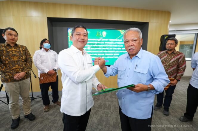 
					Otorita Ibu Kota Nusantara (IKN) bersama Jaksa Agung Muda Bidang Intelijen (Jamintel) Kejaksaan Agung Republik Indonesia menggelar rapat pendahuluan (entry meeting) dan penandatanganan pakta integritas sebagai bentuk penguatan pengamanan pembangunan pada proyek/kegiatan strategis penataan Kawasan Sepaku serta kawasan olahraga dan ruang terbuka hijau di IKN.