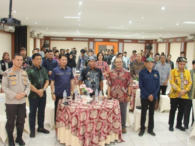 
					Kabid Humas Polda Kalimantan Utara, Kombes Pol Budhi Rachmat, S.I.K., M.Si., menghadiri acara Pembukaan dan Ramah Tamah Uji Kompetensi Wartawan (UKW) 2025 yang digelar pada Kamis malam, 7 Agustus 2025, 