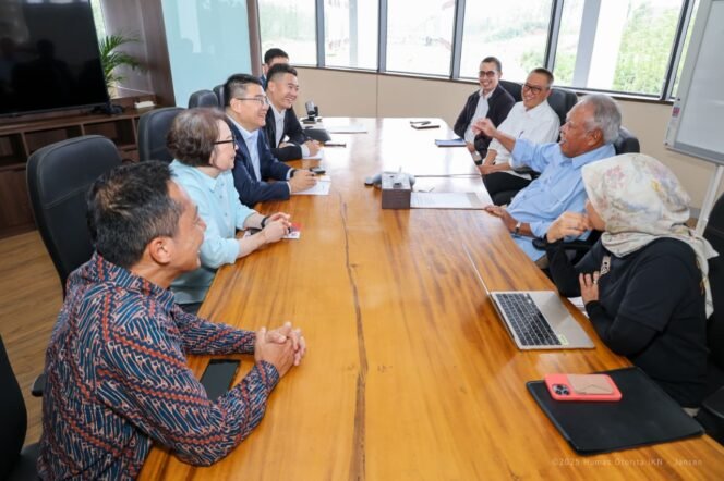 
					Pembahasan kerja sama antara Kepala Otorita IKN dan PT Intiland Development Tbk mengenai perencanaan pembangunan 109 unit rumah tapak.