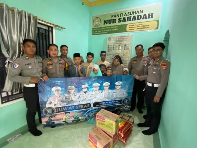 
					Program Jumat Sedekah Barokah (Sebar) kembali dilaksanakan Satuan Lalulintas (Satlantas) Polres Tarakan, Jumat (22/8/2025).