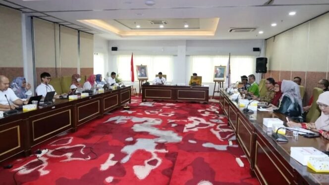
					Wali Kota Tarakan, dr. H. Khairul, M.Kes., saat melakukan pertemuan dengan jajaran KemenPANRB di Jakarta, Senin (25/8/2025). (Foto : Humas Tarakan)