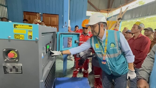 
					Unit Induk Distribusi Kalimantan Timur dan Kalimantan Utara (UID Kaltimra) berhasil menyalakan listrik bagi 181 kepala keluarga di 10 desa perbatasan Kecamatan Lumbis Hulu, Kabupaten Nunukan, Kalimantan Utara. Kawasan ini merupakan wilayah terluar Indonesia yang berbatasan langsung dengan Malaysia.