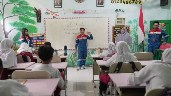 
					wujud nyata Pertamina Energi Negeri 8.0 (PEN 8.0), sebuah gerakan inspiratif dan kolaboratif dari Komunitas Perwira Pertamina Peduli dan Agent of Change Pertamina yang tahun ini kembali hadir dengan tema 