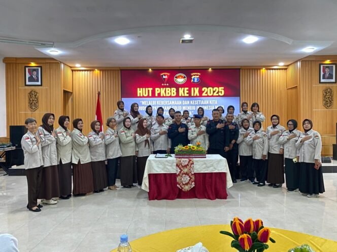 
					Wakil Komandan Satuan (Wadansat) Brimob Polda Kalimantan Timur, AKBP Muhammad Alli, S.I.K., menghadiri perayaan Hari Ulang Tahun (HUT) ke-9 Paguyuban Keluarga Besar Brimob (PKBB) Tahun 2025. Acara tersebut berlangsung meriah di Aula Satya Haprabu, Markas Komando (Mako) Brimob, Stalkuda, Balikpapan, pada hari Kamis (28/08/2025).