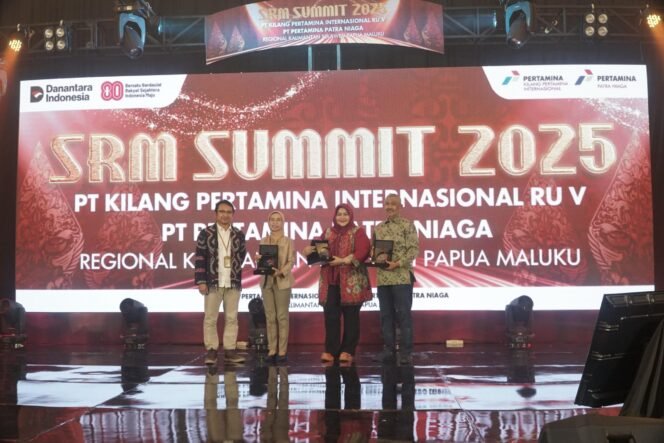 
					PT Pertamina Patra Niaga Regional Kalimantan, Sulawesi, dan Papua & Maluku berkolaborasi dengan PT Kilang Pertamina Internasional Refinery Unit V menggelar acara tahunan Supplier Relationship Management (SRM) Summit 2025 di Hotel Novotel Balikpapan pada Rabu, 27 Agustus 2025.