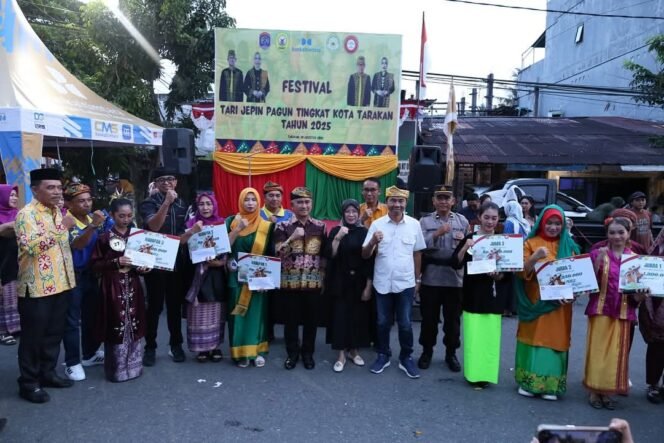 
					Wali Kota Tarakan, dr. H. Khairul, M.Kes., hadiri Festival Tari Jepin Pagun 2025 di Jalan KH. Agus Salim, Kelurahan Selumit, Minggu (31/8/2025).