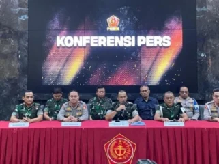 Kapuspen TNI Brigjen TNI (Mar) Freddy Ardianzah memberikan klarifikasi terkait isu provokator dan darurat militer dalam konferensi pers di Mabes TNI Cilangkap, Jumat (5/9/2025).