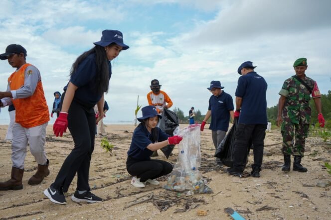 
					PT Kilang Pertamina Balikpapan (KPB) bersama Pemerintah Kabupaten Penajam Paser Utara (PPU) dan masyarakat melaksanakan aksi Coastal Clean Up di Pantai Baru Nusantara, Kecamatan Nenang, pada Selasa (2/9).