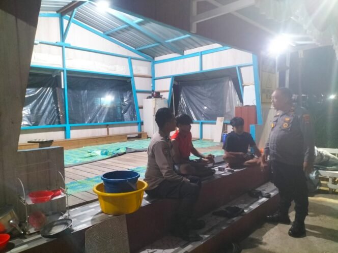 
					Tag
Polresta Bulungan, Sat Binmas, Pos Kamling, Keamanan Lingkungan, Tanjung Selor Hilir, Patroli Malam, Warga Siaga, Kepolisian