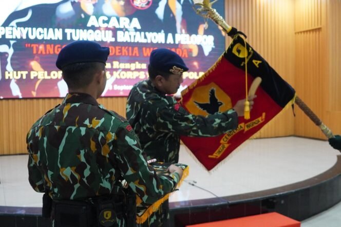 
					Batalyon A Pelopor Satuan Brimob Polda Kalimantan Timur (Kaltim) menggelar upacara Penyucian Tunggul 