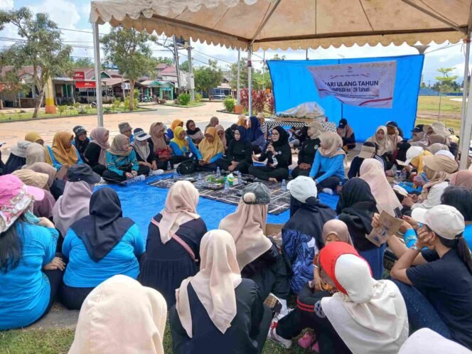 
					Bunda PAUD Tana Tidung, Vamelia Ibrahim, memberikan sambutan dan berdialog dengan guru PAUD saat peringatan HUT ke-20 HIMPAUDI Kabupaten Tana Tidung di Ruang Terbuka Hijau Tideng Pale, Sabtu (13/9/2025).