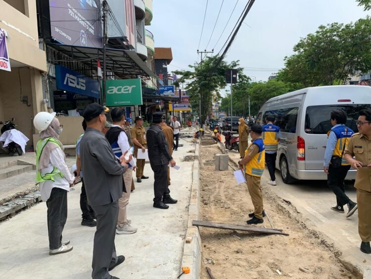 Trotoar Jalan Ahmad Yani Dinilai Buruk, Wawali Balikpapan Minta Percepatan dan Perbaikan