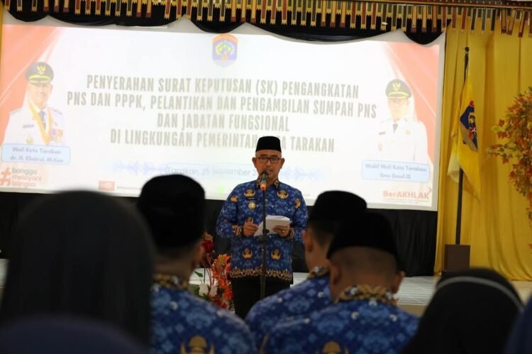 Wali Kota Tarakan Serahkan SK Pengangkatan 83 PNS dan PPPK Tahap II