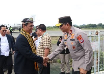 Kapolda Kalimantan Utara Irjen Pol. Djati Wiyoto Abadhy, S.I.K., secara langsung menyambut kedatangan Menteri Pertanian Republik Indonesia, Bapak Andi Amran Sulaiman, beserta rombongan di Bandara Juwata Tarakan pada Minggu (28/09/2025).