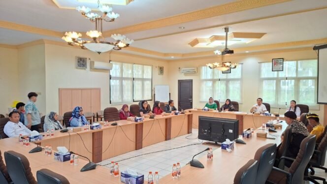 
					RDP Komisi 2 dengan Disperinaker dan BRI soal surat pengalaman kerja. Foto: Fokusborneo.com 
