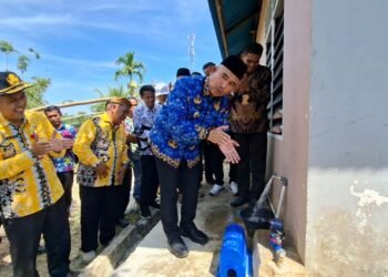 Luncurkan Program Pemasangan Sambungan Air Gratis 400 KK di Kampung Enam, Ini Pesan Walikota