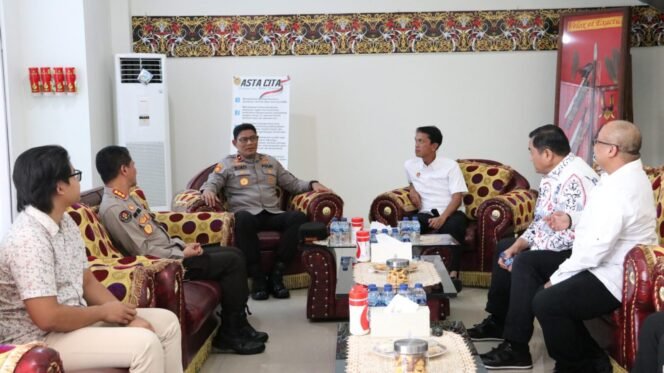 
					Kepala Kepolisian Daerah Kalimantan Utara Brigjen Pol. Djati Wiyoto Abadhy S.I.K, didampingi Kabid Humas Polda Kaltara Kombes Pol. Budi Rachmat S.I.K., M.Si, melakukan kunjungan silaturahmi perdana ke kantor Badan Intelijen Negara Daerah (Binda) Provinsi Kaltara pada Selasa (02/09/2025).