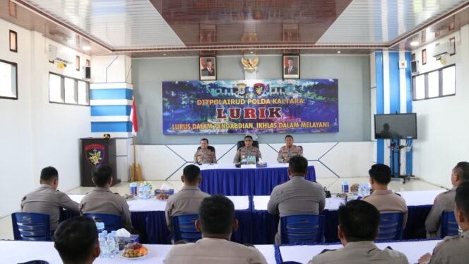 
					Kepala Kepolisian Daerah Kalimantan Utara Brigjen Pol. Djati Wiyoto Abadhy S.I.K didampingi Kabid Humas Polda Kaltara Kombes Pol. Budi Rachmat S.I.K., M.Si, melakukan kunjungan perdana ke Markas Komando (Mako) Polisi Perairan dan Udara (Polairud) Tarakan pada Selasa (02/09/2025)