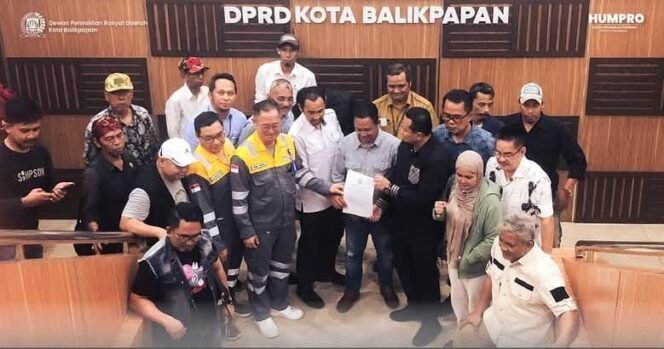
					Perwakilan pekerja subkontraktor RDMP JO menyampaikan keluhan keterlambatan pembayaran gaji dalam rapat bersama DPRD Balikpapan. (Foto : Humpro DPRD Balikpapan)