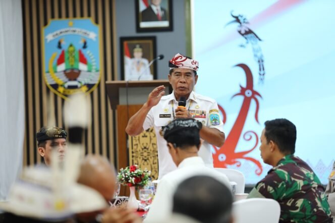 
					SILATURAHMI : Gubernur Kaltara, Dr. H. Zainal A. Paliwang, S.H., M.Hum menggelar Silaturahmi dan Rapat Koordinasi Bersama Forum Koordinasi Pimpinan Daerah (Forkopimda), Masyarakat dan Ormas di Ruang Serbaguna Kantor Gubernur Kaltara, Rabu (3/9).  
