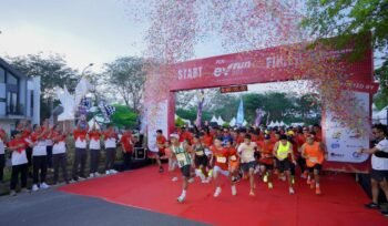Suasana penuh semangat tampak di kawasan Grand City, Balikpapan, pada Minggu (14/9). Ribuan masyarakat berkumpul untuk mengikuti Electric Vibes Run 2025 (EV Run),
