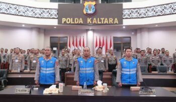 Polda Kalimantan Utara melaksanakan kegiatan Pengambilan Sumpah dan Penandatanganan Pakta Integritas lewat via zoom bagi panitia dan peserta seleksi terpadu pendidikan pengembangan pimpinan (Dikbangpimti), Sekolah Staf dan Pimpinan Menengah (Sespimmen), Pendidikan Alih Golongan (PAG) tahun 2025, serta Sekolah Bintara Polri (SBP) tahun anggaran 2026.