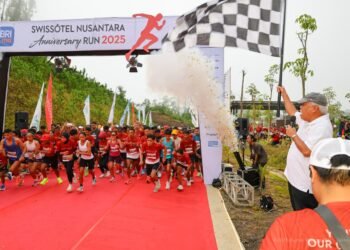 Bintara Remaja AK 52/56 Polda Kaltara Gelar Bakti Sosial Bersihkan Pantai Mudani