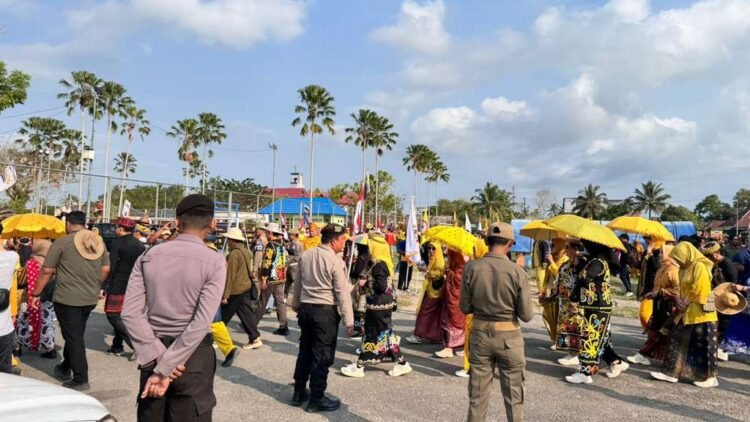 Polresta Bulungan Amankan Pawai Budaya Nusantara Meriahkan Hari Jadi Tanjung Selor dan Kabupaten Bulungan