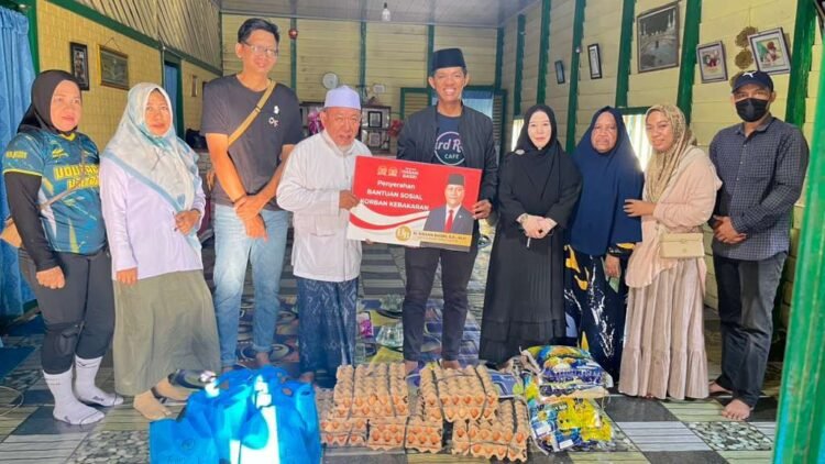 Hasan Basri Serahkan Bantuan untuk 5 KK Korban Kebakaran di Sebengkok