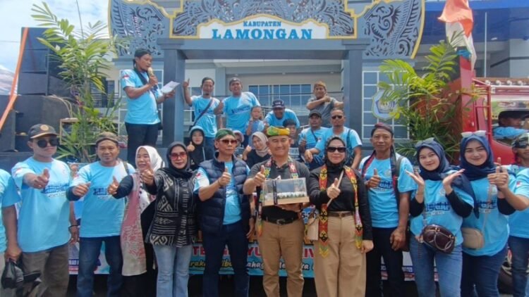 Simbol Persaudaraan, Warga Lamongan Tampilkan Miniatur Gapura & Wingko Babat di Iraw Tengkayu Tarakan