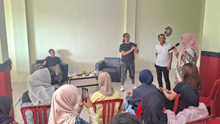 Diskusi Akal Sehat di Kaltara: Rocky Gerung Tantang Aktivis Lokal Jadi Agen Perubahan Global