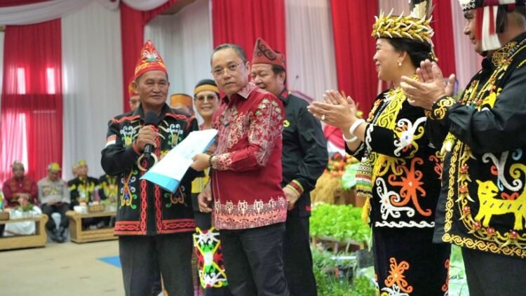 DS Terharu Terima Aspirasi Lembaga Adat