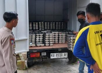Pastikan Distribusi Lancar, Personel Polsek Tanjung Palas Utara Pantau Distribusi MBG