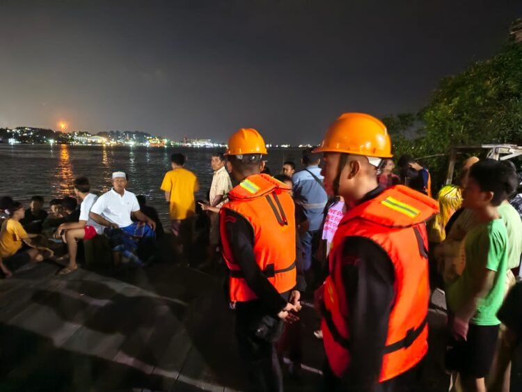 Tim Respon Bencana Yon C Pelopor Lakukan Pencarian Intensif Korban Tenggelam di Tim Respon Bencana Yon C Pelopor