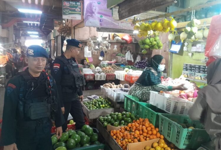 Brimob Kaltim Sambangi Pasar Tradisional, Ajak Pedagang Jaga Kamtibmas
