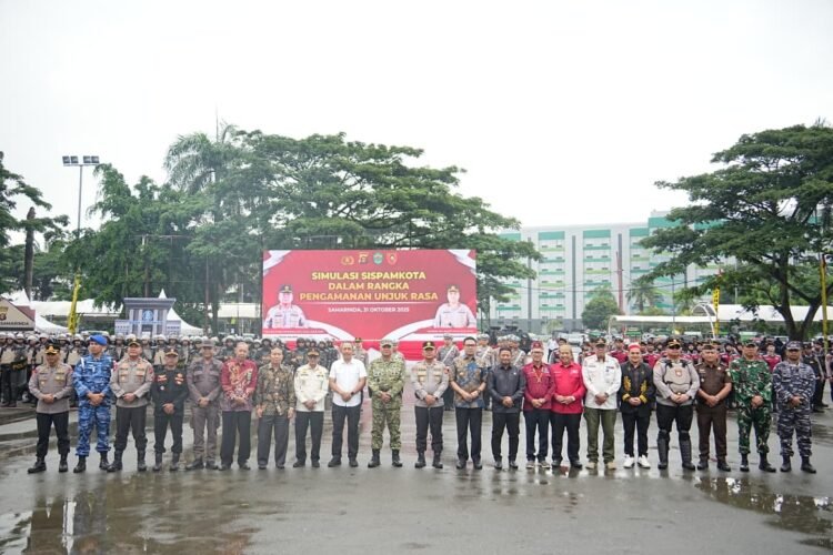 Pangdam VI/Mulawarman Hadiri Apel Gelar Pasukan Sispamkota, Wujud Soliditas TNI-Polri Jaga Kondusivitas Wilayah Kaltim